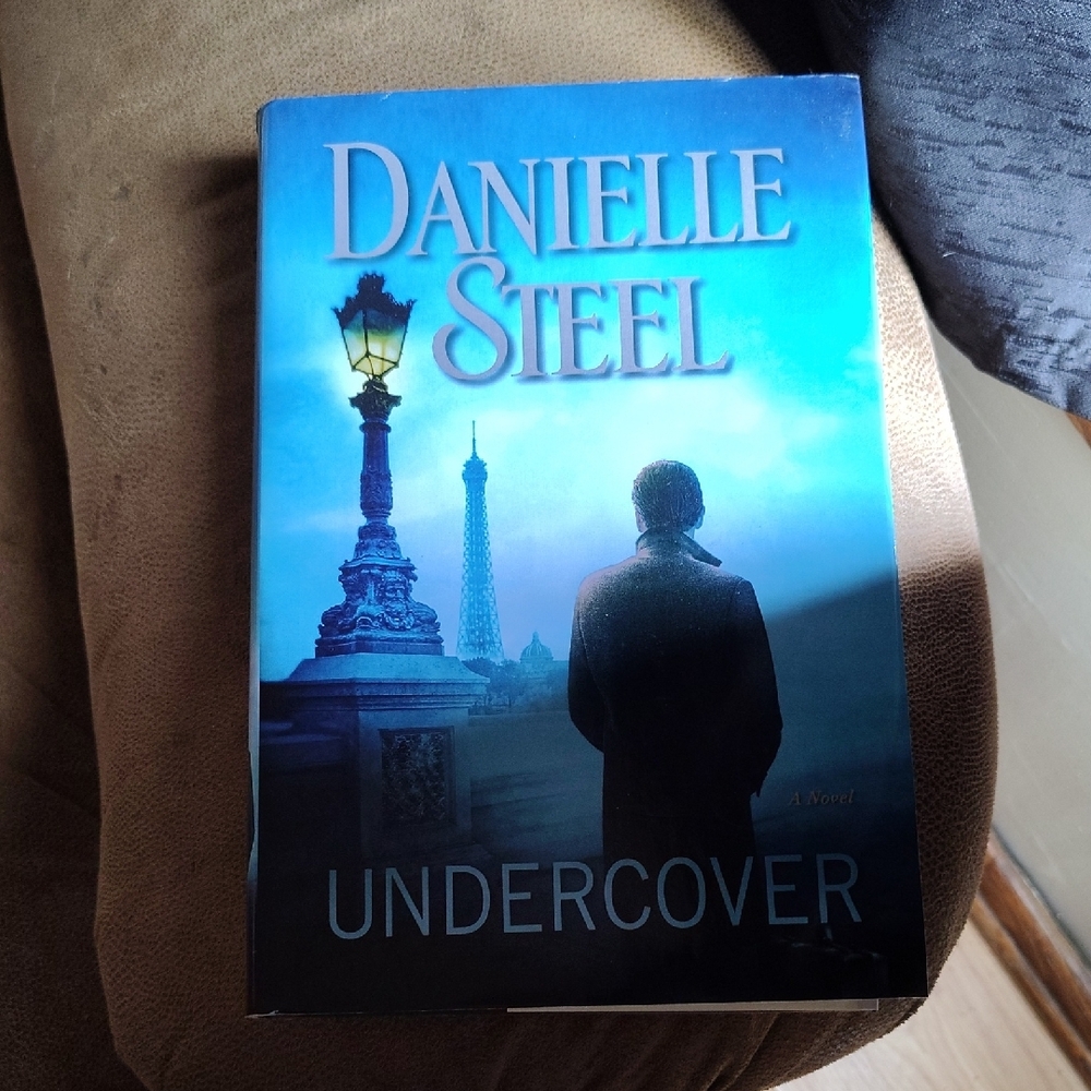 Danielle Steel 'Undercover' Book